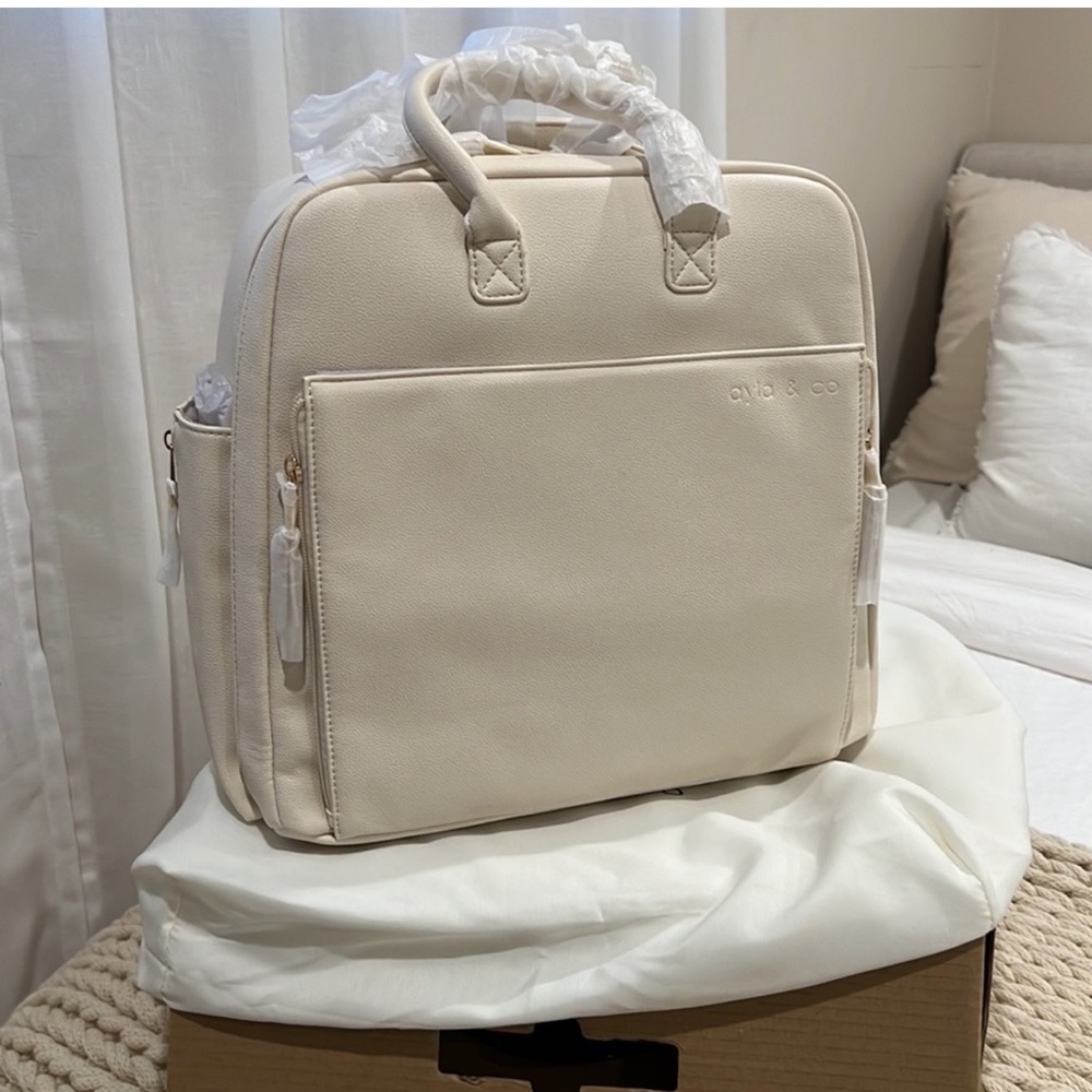 Ayla and co big bag, Ivory color! In very good condition.